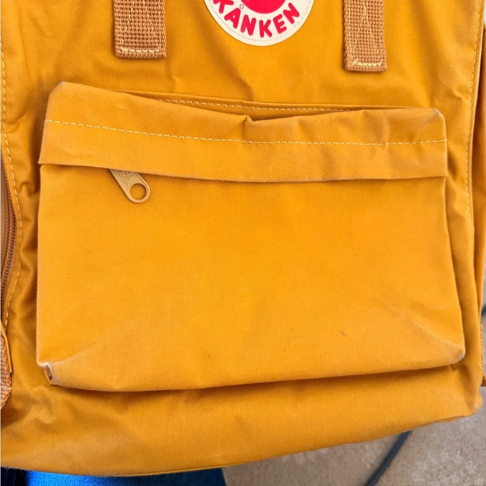 GUC Fjällräven Kånken Backpack in Mustard Yellow - Picture 12 of 16